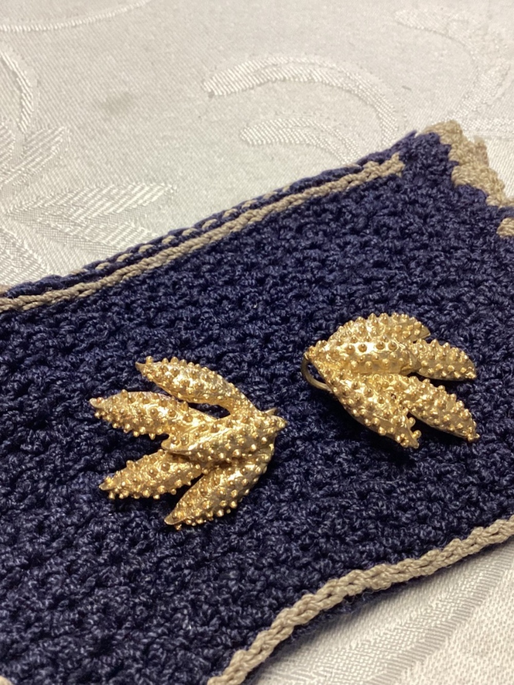 Sarah Coventry fabulous set earrings n brooch leafs GOLD TONE. MOMS COLLECTION - Picture 2 of 7
